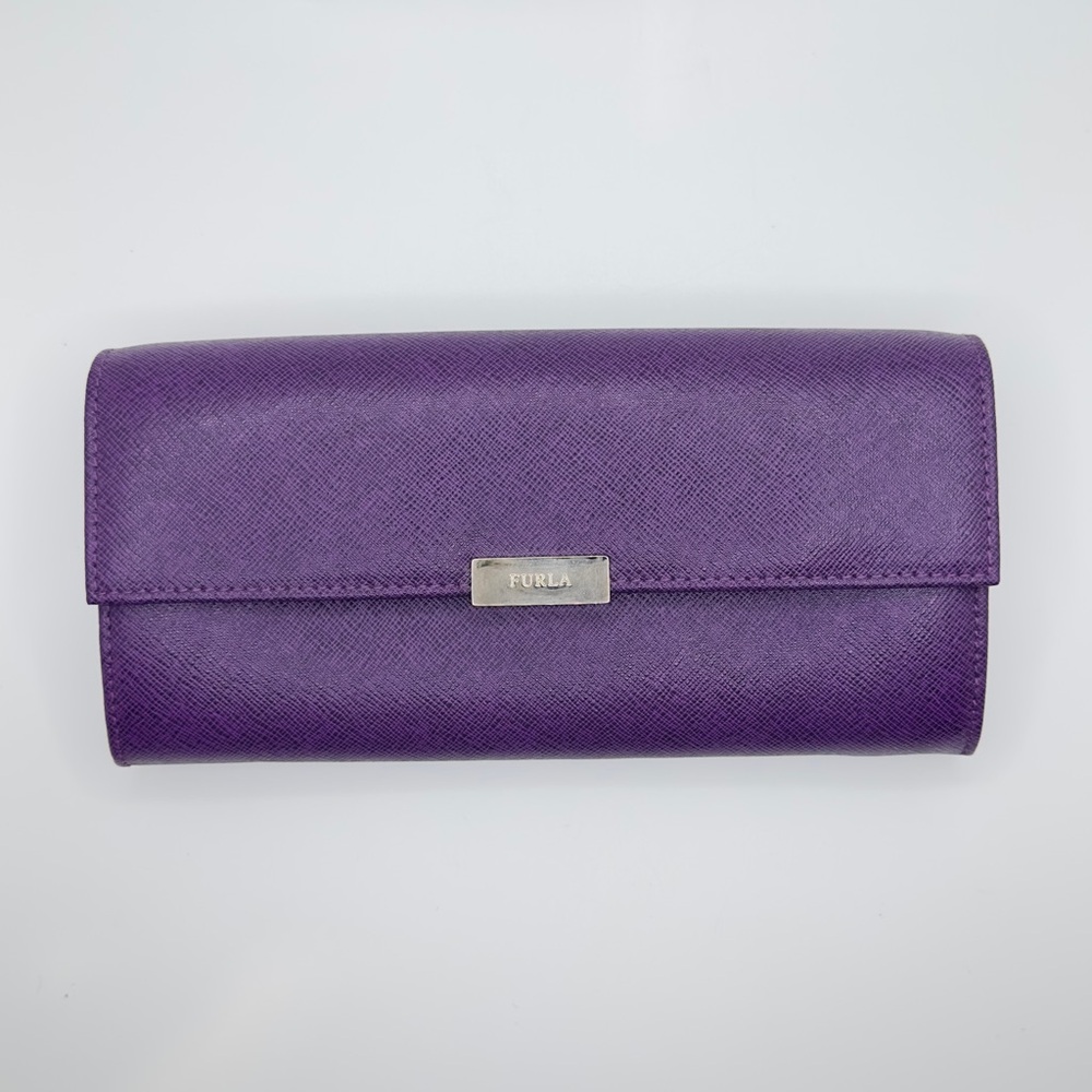 Furla Wallet Bi fold - 6 compartments stunning leather. Never been used.